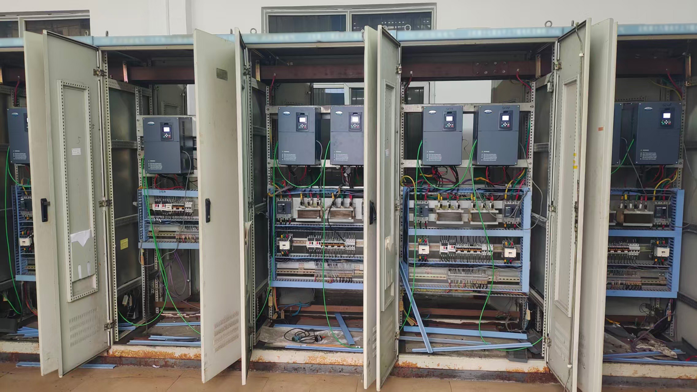 伯乐体育V9-H系列变频器：助力钢厂1250冷弯机组生产线“焕新升级”！