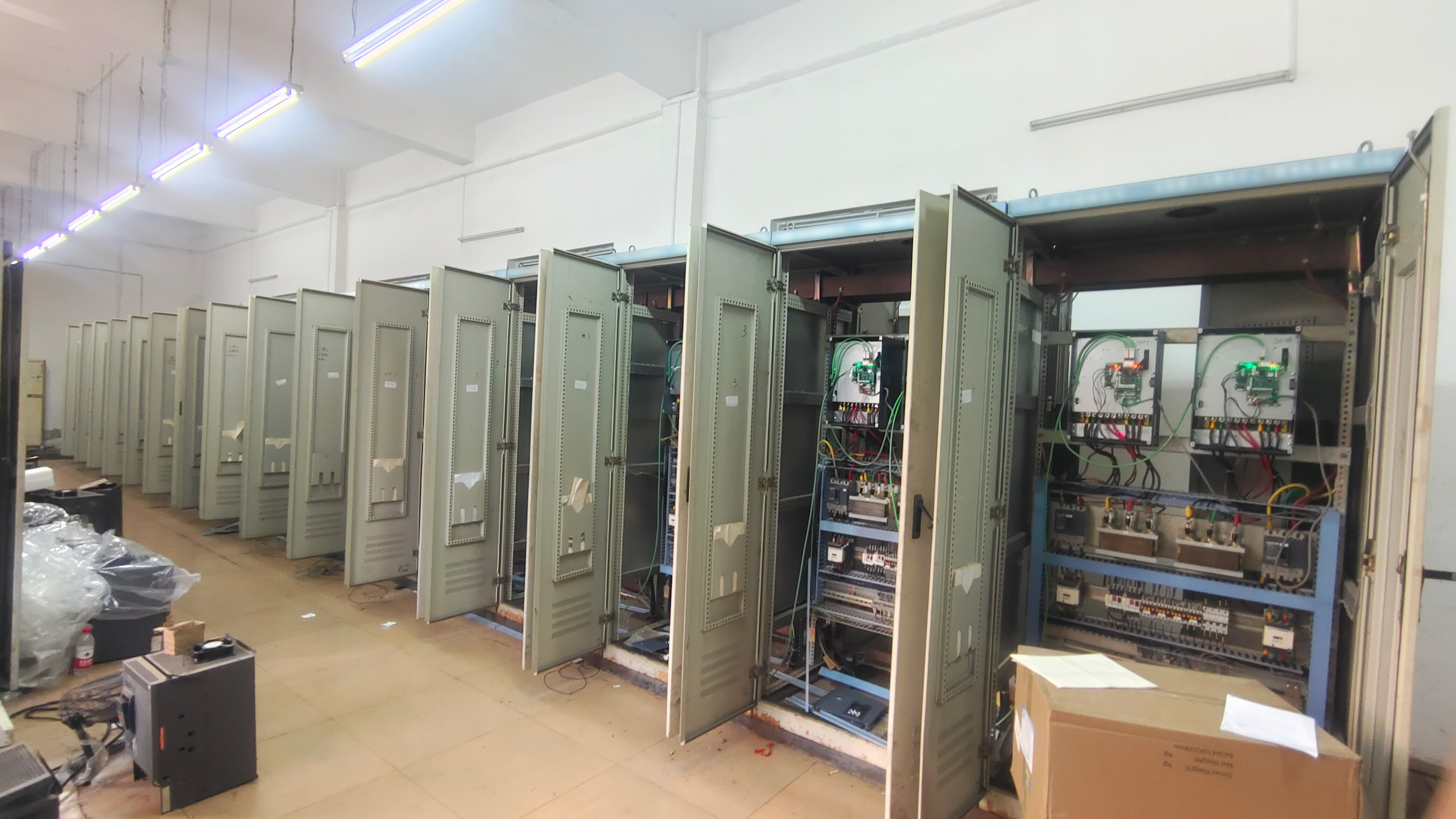 伯乐体育V9-H系列变频器：助力钢厂1250冷弯机组生产线“焕新升级”！